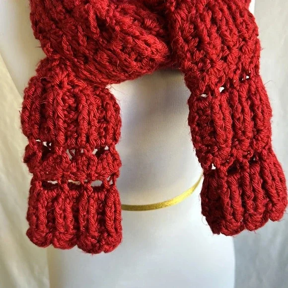 Red knit tube scarf - Picture 3 of 4